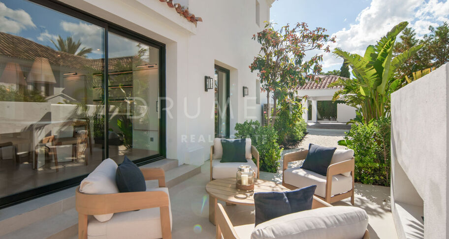 Villa for salg i Puerto del Almendro, Benahavis