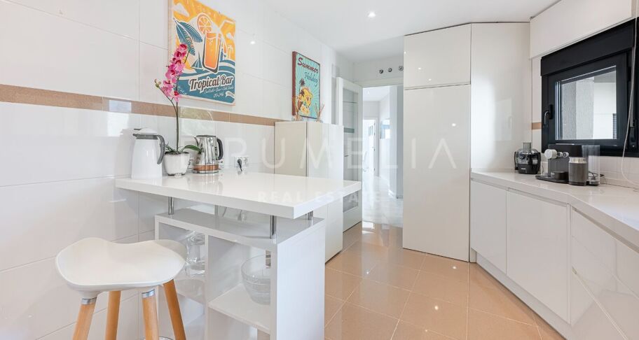 Spectaculaire penthouse avec vue sur la mer à Cosmo Beach, Estepona, à quelques mètres de la plage