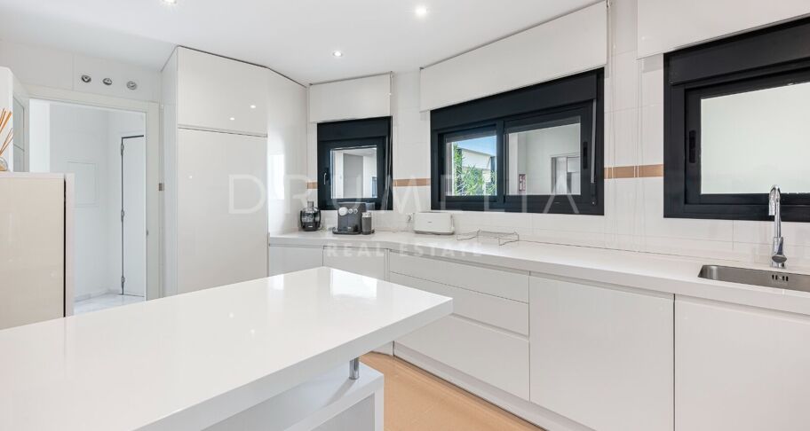 Spectaculaire penthouse avec vue sur la mer à Cosmo Beach, Estepona, à quelques mètres de la plage