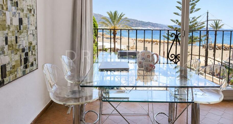 Appartement en front de la plage avec vue sur la mer au cœur de Puerto Banús