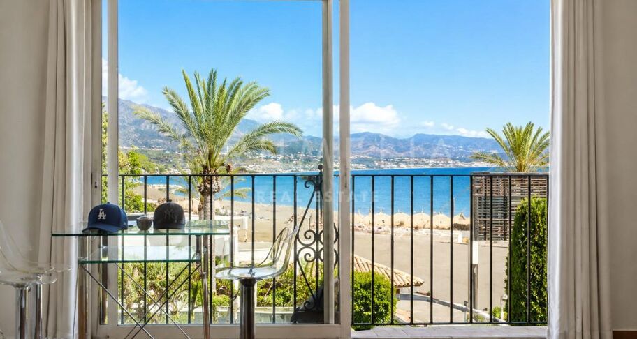 Appartement en front de la plage avec vue sur la mer au cœur de Puerto Banús