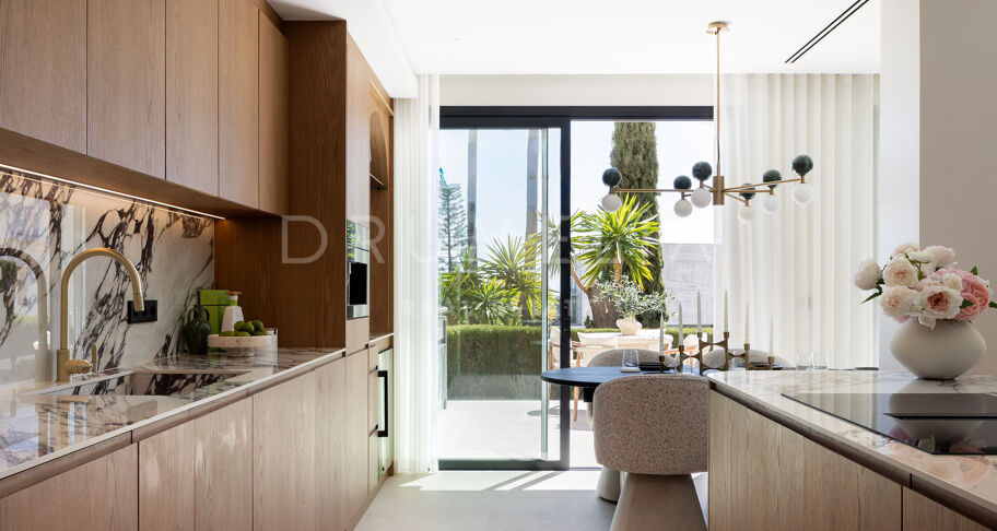 Modern townhouse New Golden Mile