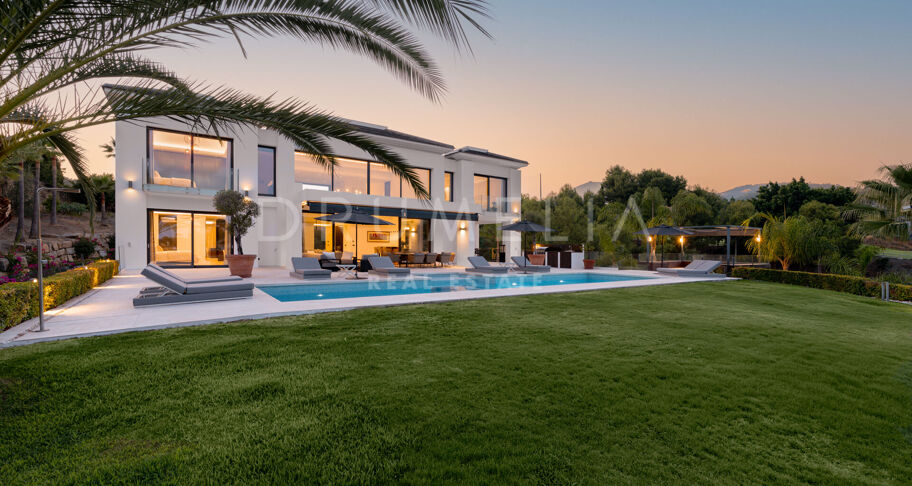 Villa Coppelia - Zeitgenössische Villa mit Panoramablick auf das Meer zum Verkauf in Los Almendros, Benahavís