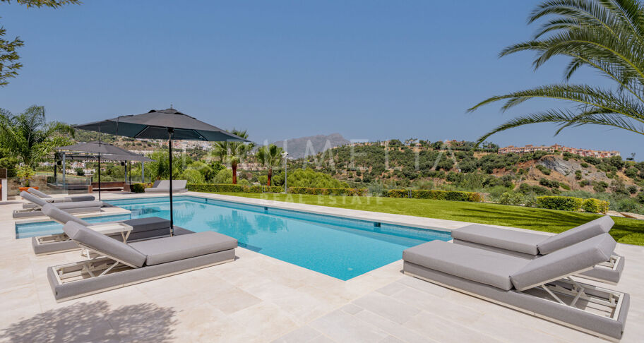 Villa Coppelia - Zeitgenössische Villa mit Panoramablick auf das Meer zum Verkauf in Los Almendros, Benahavís