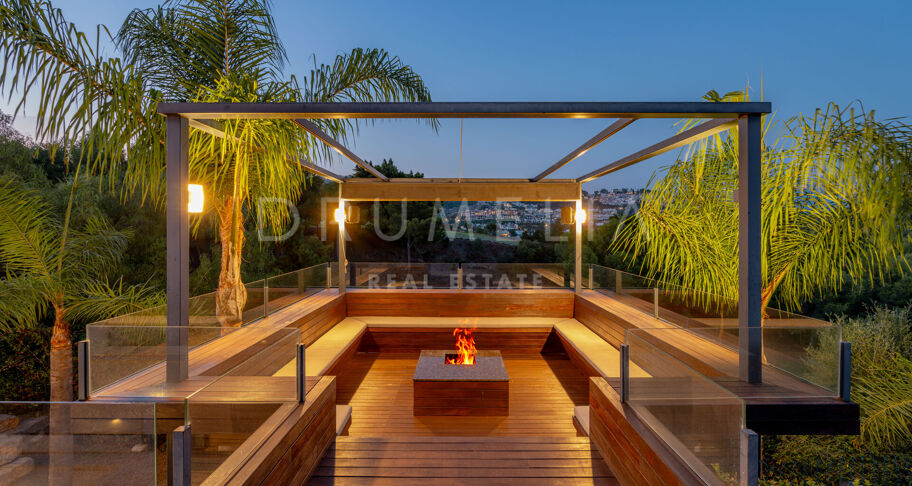 Villa Coppelia - Zeitgenössische Villa mit Panoramablick auf das Meer zum Verkauf in Los Almendros, Benahavís
