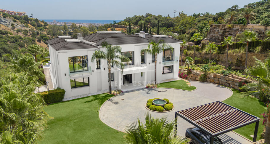 Villa Coppelia - Zeitgenössische Villa mit Panoramablick auf das Meer zum Verkauf in Los Almendros, Benahavís