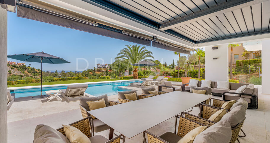 Villa Coppelia - Zeitgenössische Villa mit Panoramablick auf das Meer zum Verkauf in Los Almendros, Benahavís