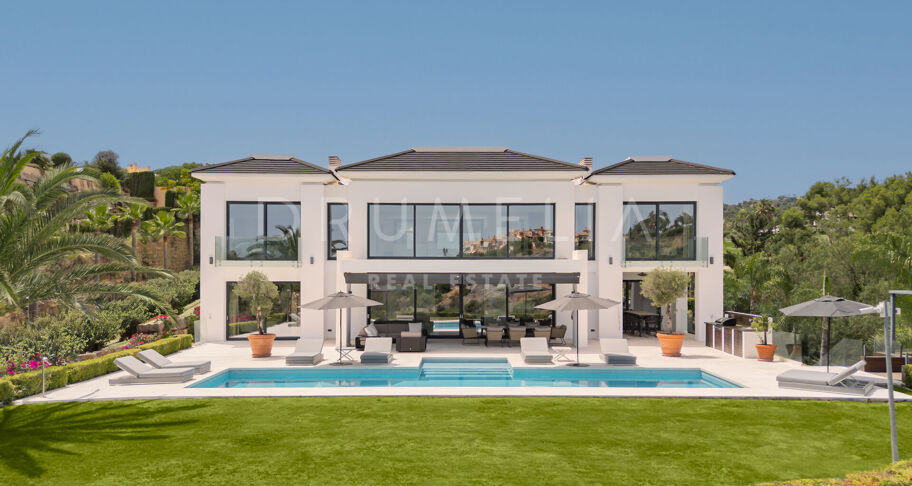 Villa Coppelia - Zeitgenössische Villa mit Panoramablick auf das Meer zum Verkauf in Los Almendros, Benahavís