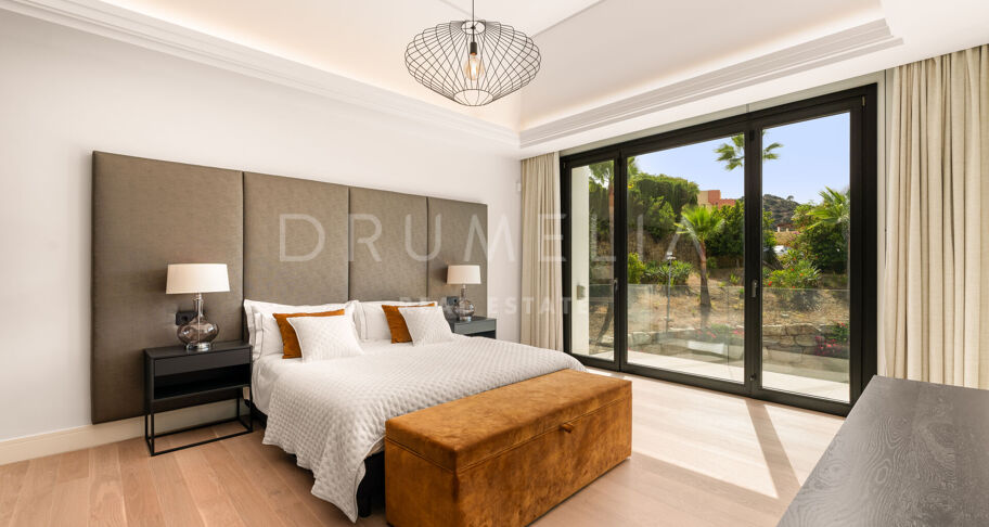 Villa Coppelia - Zeitgenössische Villa mit Panoramablick auf das Meer zum Verkauf in Los Almendros, Benahavís