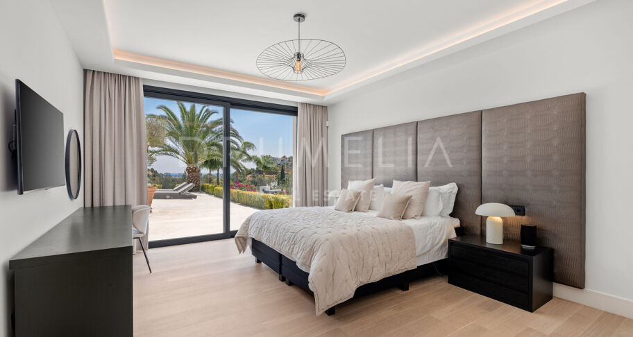 Villa Coppelia - Zeitgenössische Villa mit Panoramablick auf das Meer zum Verkauf in Los Almendros, Benahavís