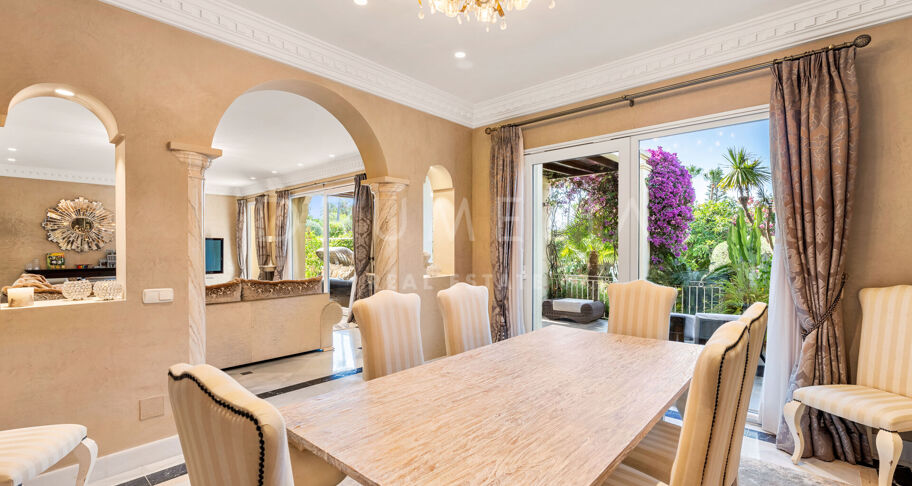 Villa junto a la playa en Marbella Este