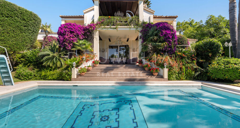 Villa junto a la playa en Marbella Este
