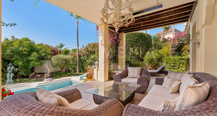 Villa junto a la playa en Marbella Este