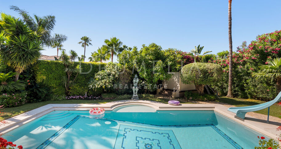 Villa junto a la playa en Marbella Este