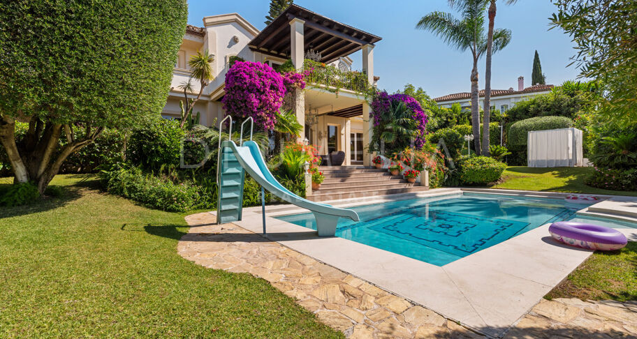 Villa junto a la playa en Marbella Este