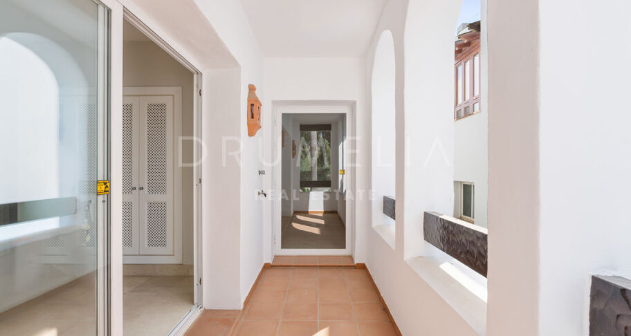 Apartment mit seitlichem Meerblick in Las Tortugas de Aloha, Nueva Andalucía