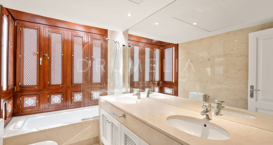 Apartment mit seitlichem Meerblick in Las Tortugas de Aloha, Nueva Andalucía