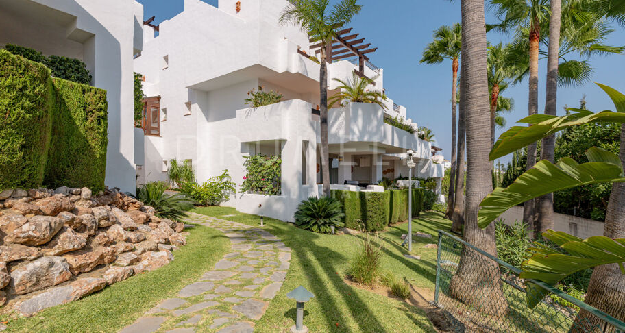 Apartment mit seitlichem Meerblick in Las Tortugas de Aloha, Nueva Andalucía