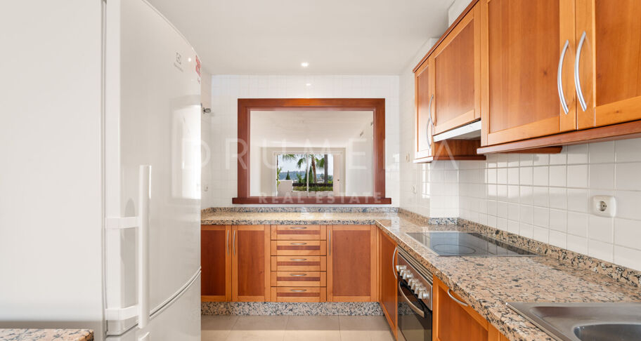 Apartment mit seitlichem Meerblick in Las Tortugas de Aloha, Nueva Andalucía