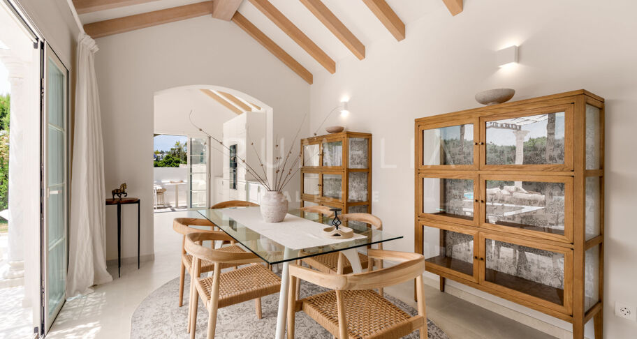 Recently renovated single-level villa with garden and pool in Guadalmina Alta