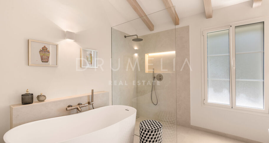 Recently renovated single-level villa with garden and pool in Guadalmina Alta