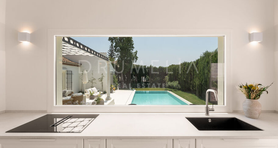 Recently renovated single-level villa with garden and pool in Guadalmina Alta