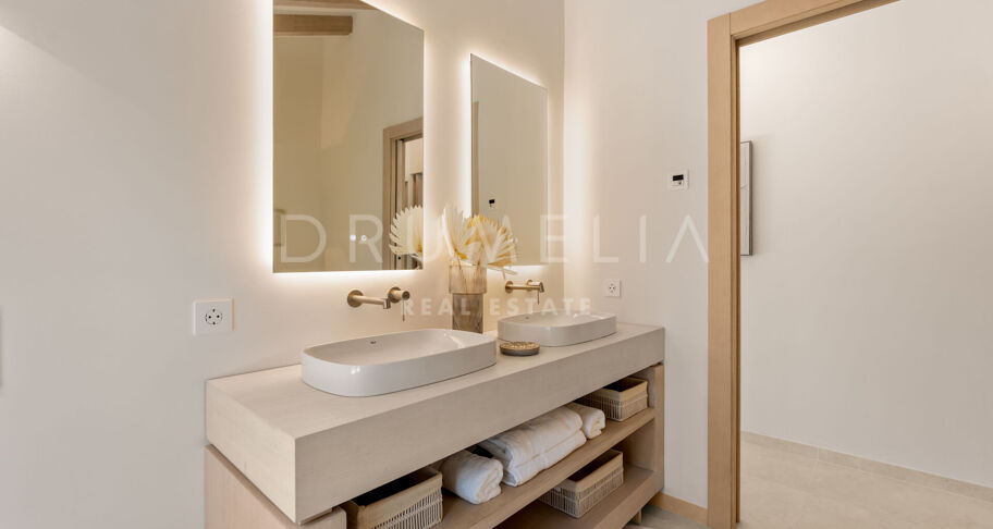Recently renovated single-level villa with garden and pool in Guadalmina Alta