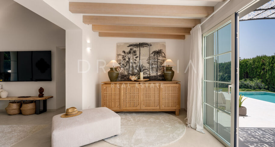 Recently renovated single-level villa with garden and pool in Guadalmina Alta