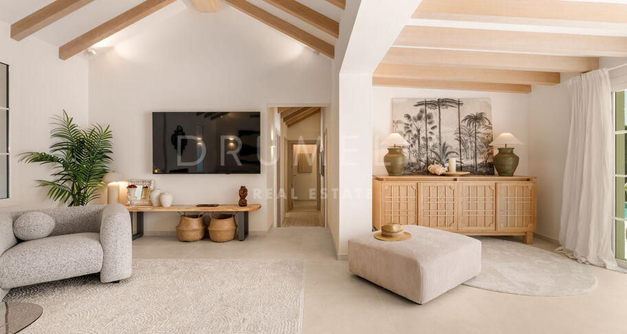 Recently renovated single-level villa with garden and pool in Guadalmina Alta