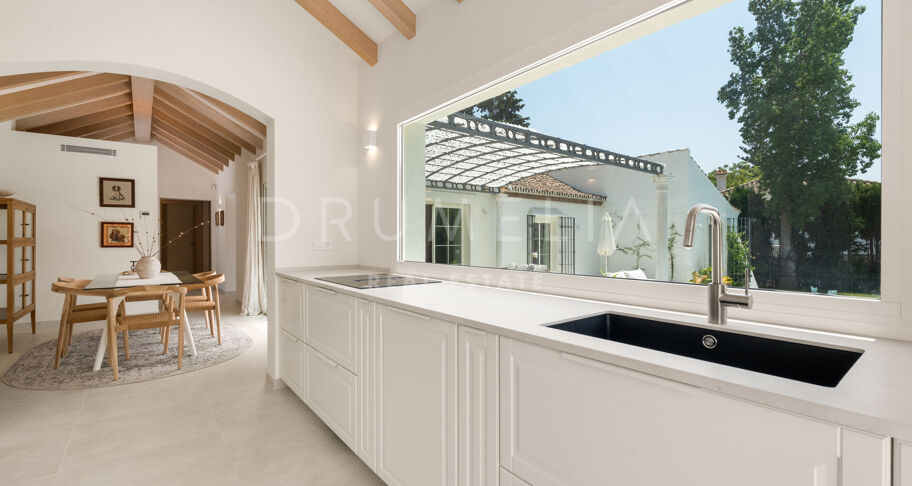 Recently renovated single-level villa with garden and pool in Guadalmina Alta