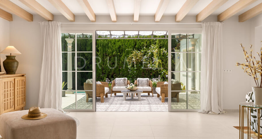 Recently renovated single-level villa with garden and pool in Guadalmina Alta