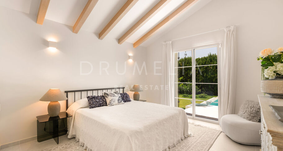 Recently renovated single-level villa with garden and pool in Guadalmina Alta