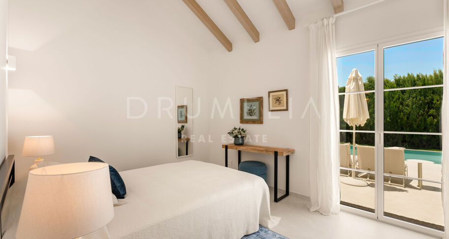 Recently renovated single-level villa with garden and pool in Guadalmina Alta
