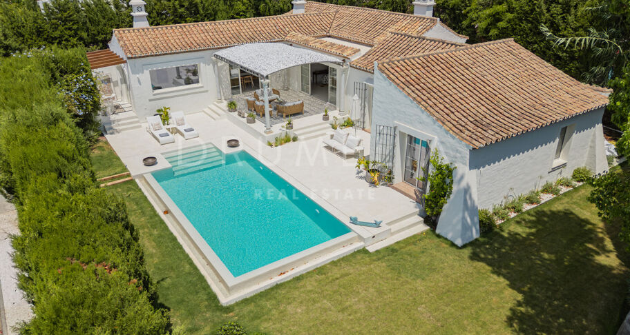 Recently renovated single-level villa with garden and pool in Guadalmina Alta