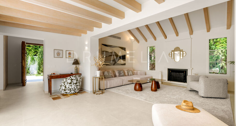 Recently renovated single-level villa with garden and pool in Guadalmina Alta