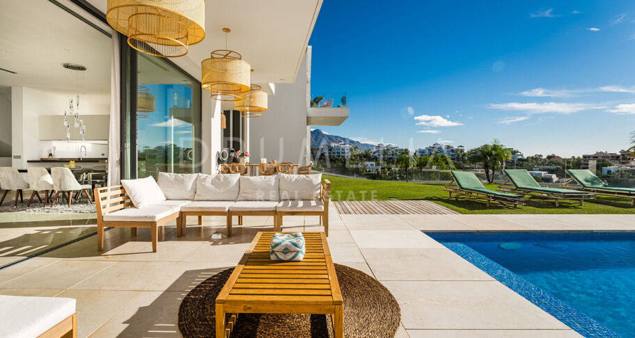 Exquisite Villa mit 5 Schlafzimmern und Panoramablick auf das Meer in La Alqueria