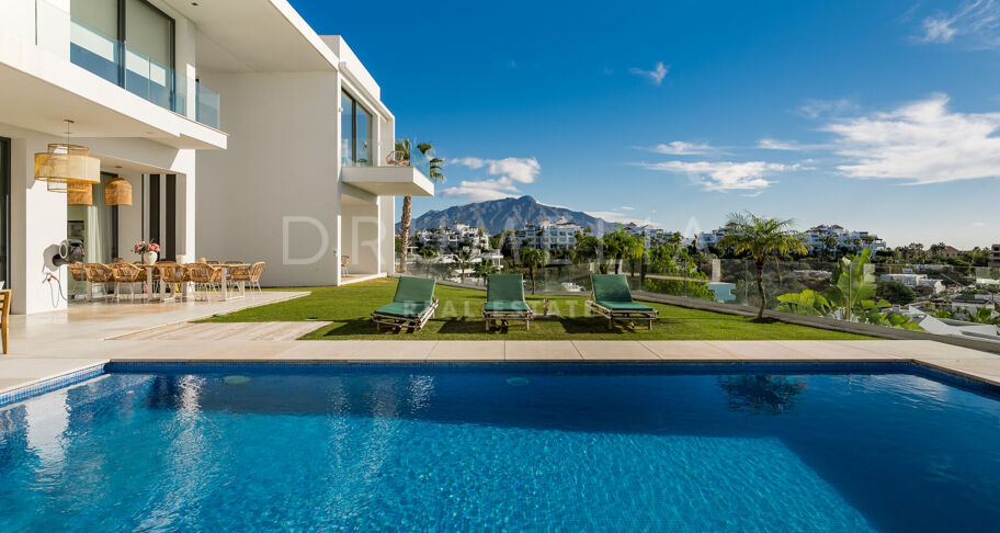 Exquisite Villa mit 5 Schlafzimmern und Panoramablick auf das Meer in La Alqueria