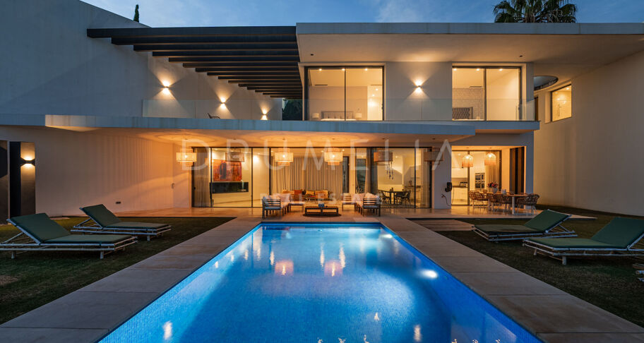 Exquisite Villa mit 5 Schlafzimmern und Panoramablick auf das Meer in La Alqueria