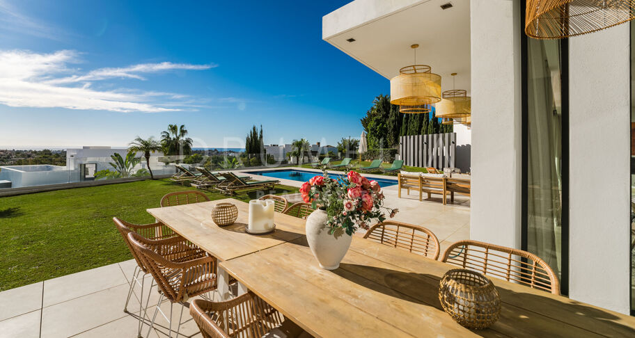 Exquisite Villa mit 5 Schlafzimmern und Panoramablick auf das Meer in La Alqueria