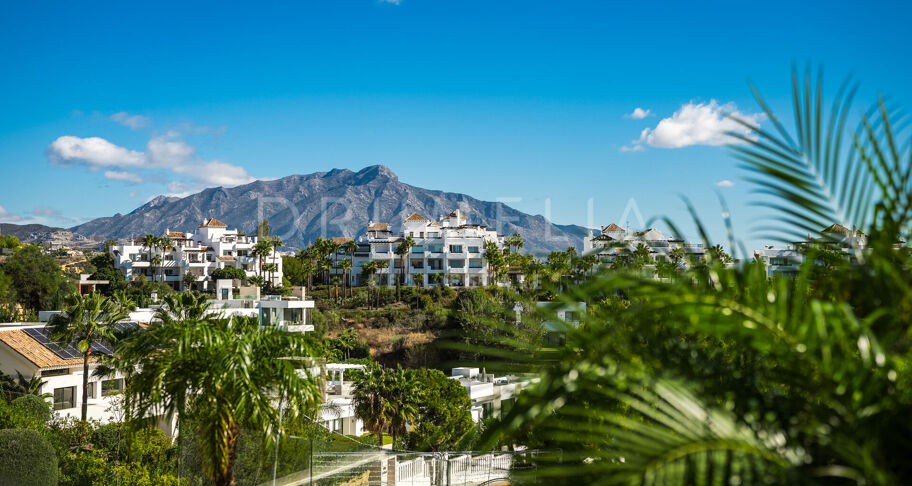 Exquisite Villa mit 5 Schlafzimmern und Panoramablick auf das Meer in La Alqueria
