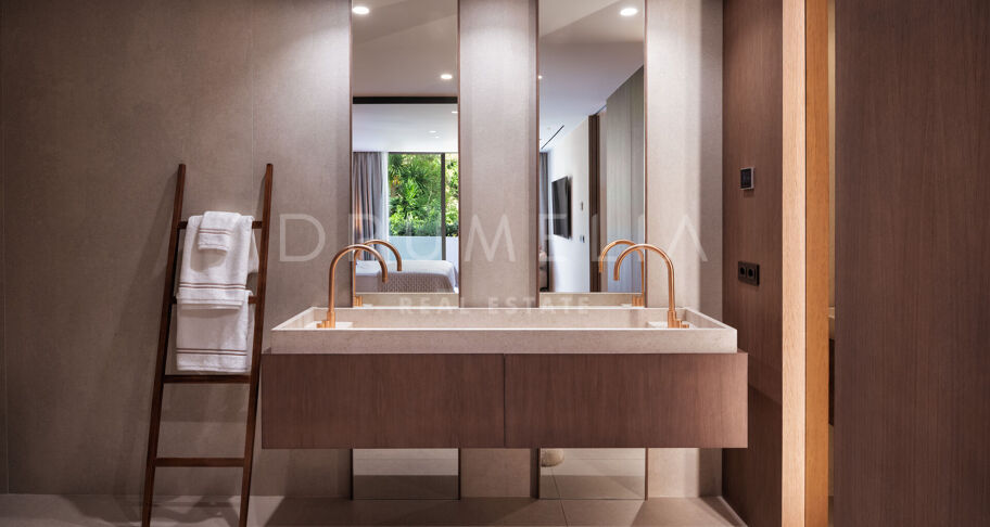 Contemporary Duplex Penthouse with an Exceptional Rooftop Terrace