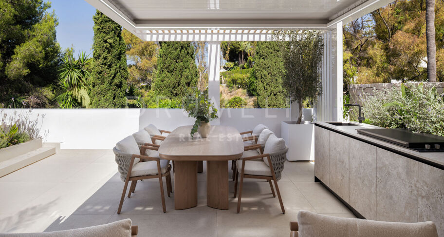 Contemporary Duplex Penthouse with an Exceptional Rooftop Terrace