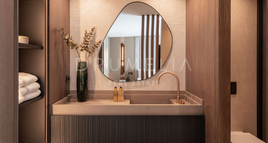 Contemporary Duplex Penthouse with an Exceptional Rooftop Terrace