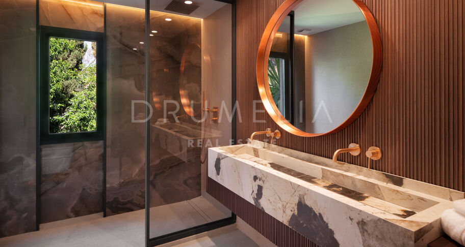Contemporary Duplex Penthouse with an Exceptional Rooftop Terrace