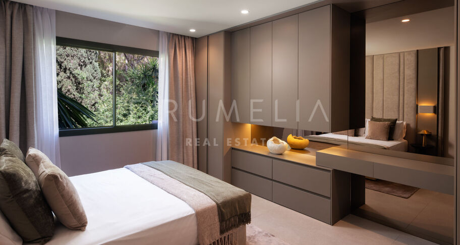 Contemporary Duplex Penthouse with an Exceptional Rooftop Terrace