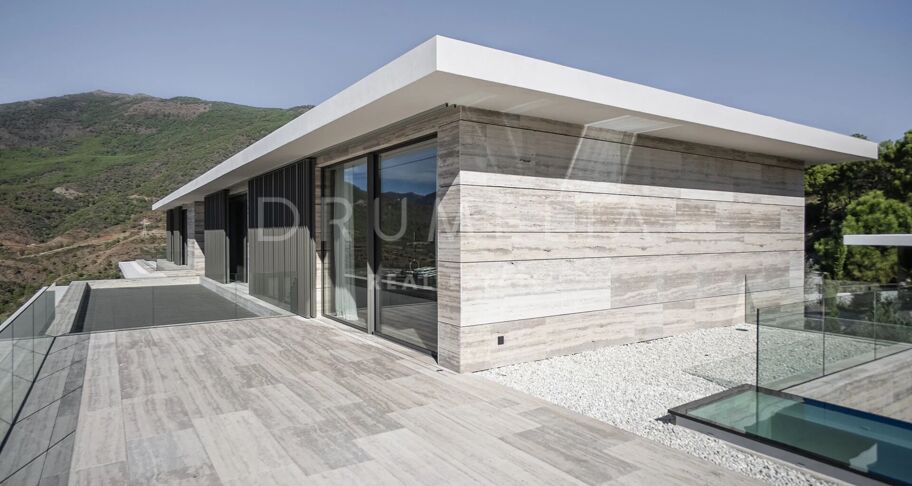 Brand-New Villa with Partial Sea Views in La Zagaleta, Benahavís