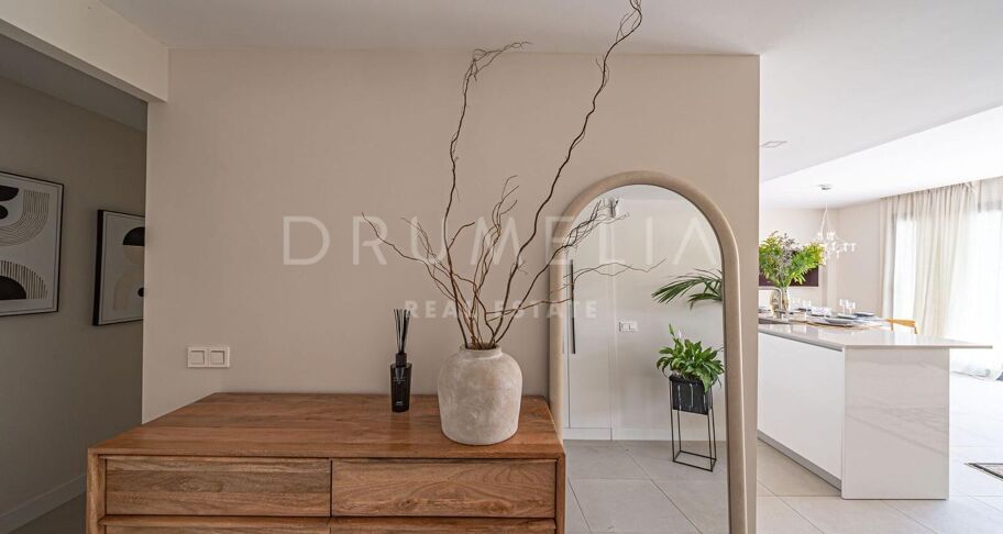 Ruim appartement met 3 slaapkamers in de prestigieuze urbanisatie Las Mesas, Estepona