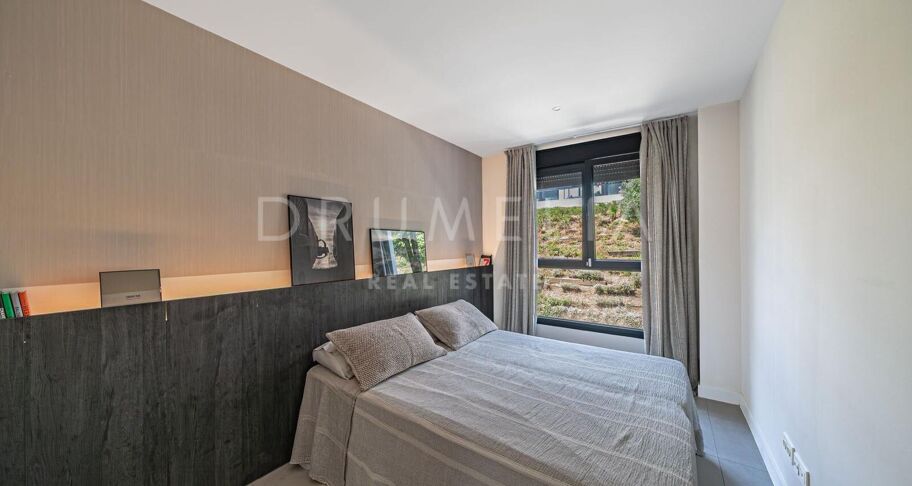 Ruim appartement met 3 slaapkamers in de prestigieuze urbanisatie Las Mesas, Estepona