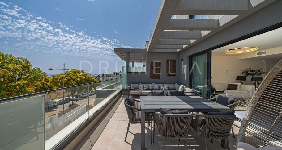 Ruim appartement met 3 slaapkamers in de prestigieuze urbanisatie Las Mesas, Estepona