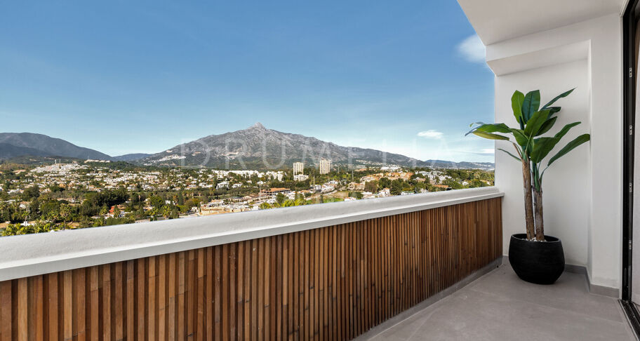 Renoverad takvåning i Jardines de Andaluceda med havs- och bergsutsikt